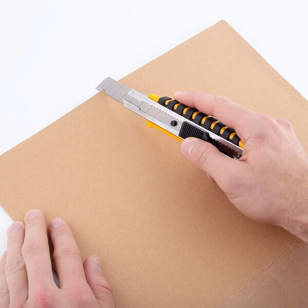 Nóż Cutter 2048 18mm gumowany