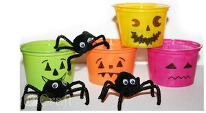 Pompony akrylowe MIX czarne 24szt