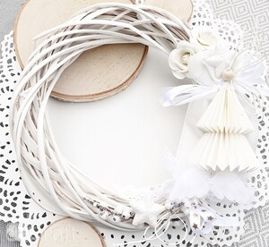 Wianek wiklinowy 25 cm Biały