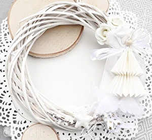 Wianek wiklinowy 25 cm Biały