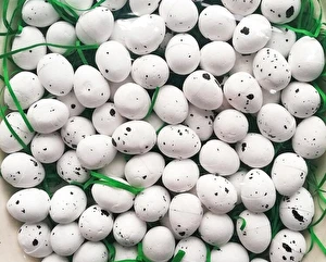 Jajka styropianowe białe nakrapiane 100 szt 1,5cm x 1,8 cm