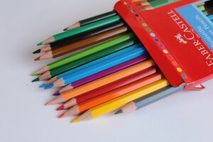 Kredki ołówkowe FABER-CASTELL 12 kol + 3 dwustronne kredki  + temperówka