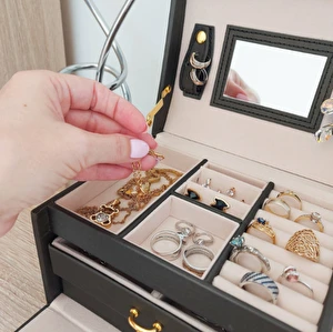 Szkatułka kuferek na biżuterię 17,5x14x12 cm Czarny